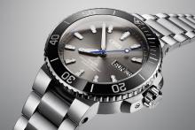 Новые часы Oris Hammerhead Limited Edition принадлежат второму поколению коллекции Oris Aquis, их водостойкость составляет 50 атм. (500 м).